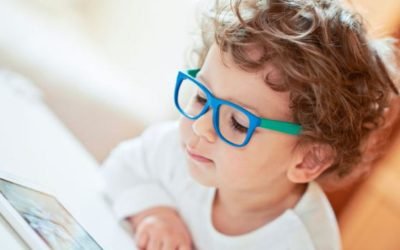 ¿Cuándo debe usar lentes un niño?